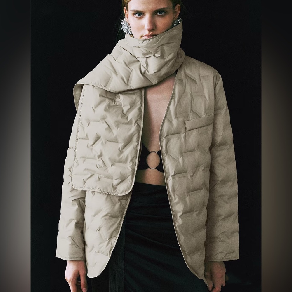 Urban Revivo Down Quilted Puffer Jacket with Magnetic Closure
Size: S/US 4